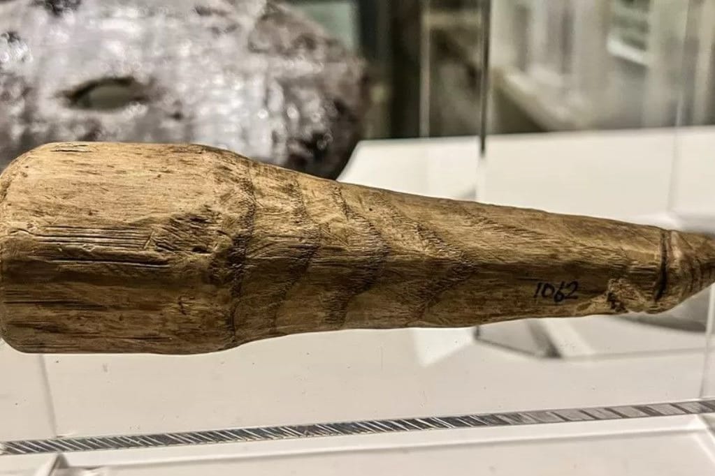 Statue, Stößel oder Dildo: Ein antikes Objekt gibt Archäologen Rätsel auf.