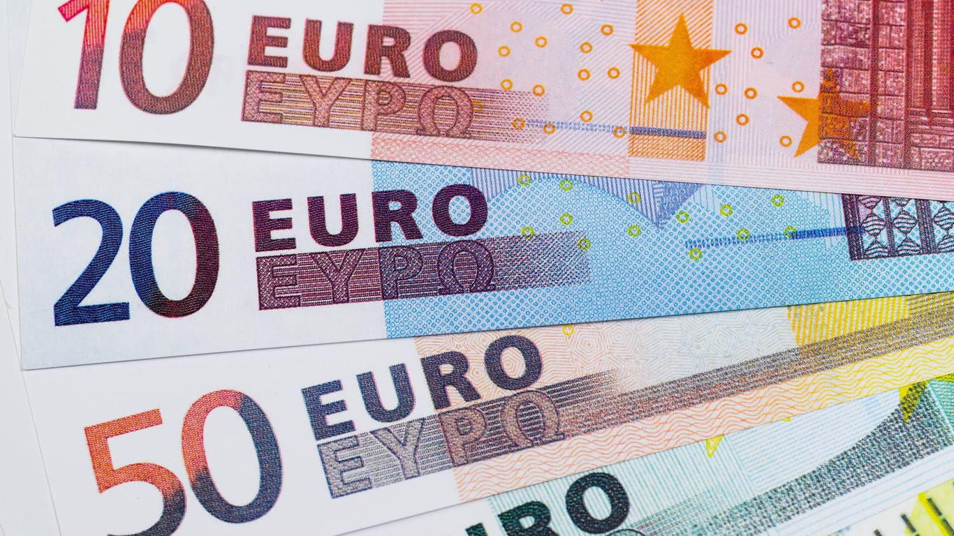 Euroscheine (Symbolbild): Es gibt eine staatliche Leistung, die nur bei rund jedem dritten Berechtigten ankommt.