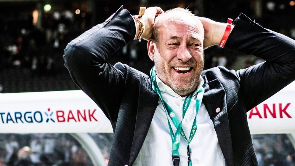 Peter Fischer feiert den DFB-Pokal-Sieg der Eintracht (Archivbild): Gegen ihn wird nun wegen Drogenbesitzes ermittelt.