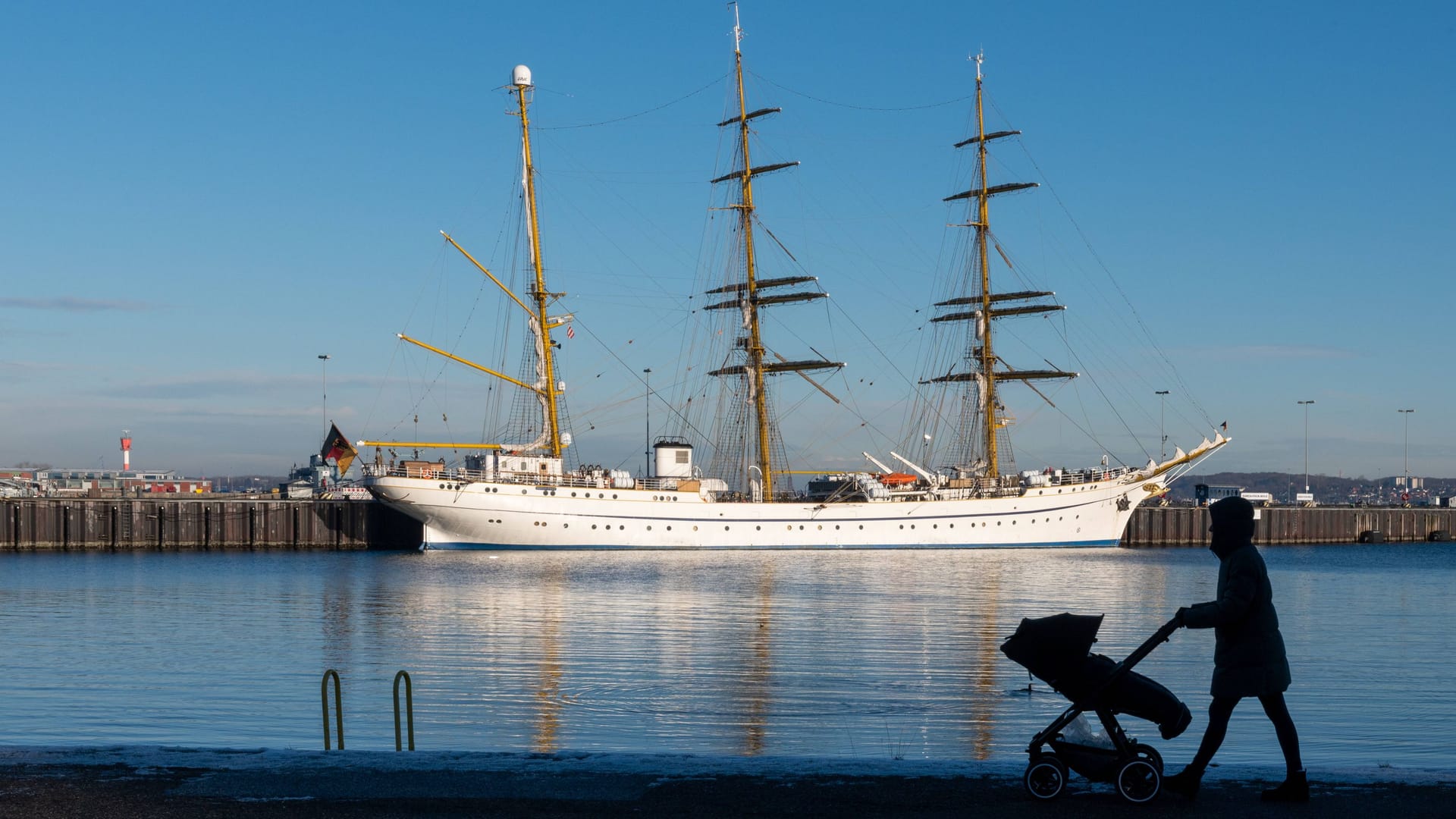 Das Segelschulschiff Gorch Fock in Kiel (Archivfoto): Die Bredo Dockgesellschaft in Bremerhaven hatte vom Bund noch 10,5 Millionen Euro für Arbeit und Material gefordert.