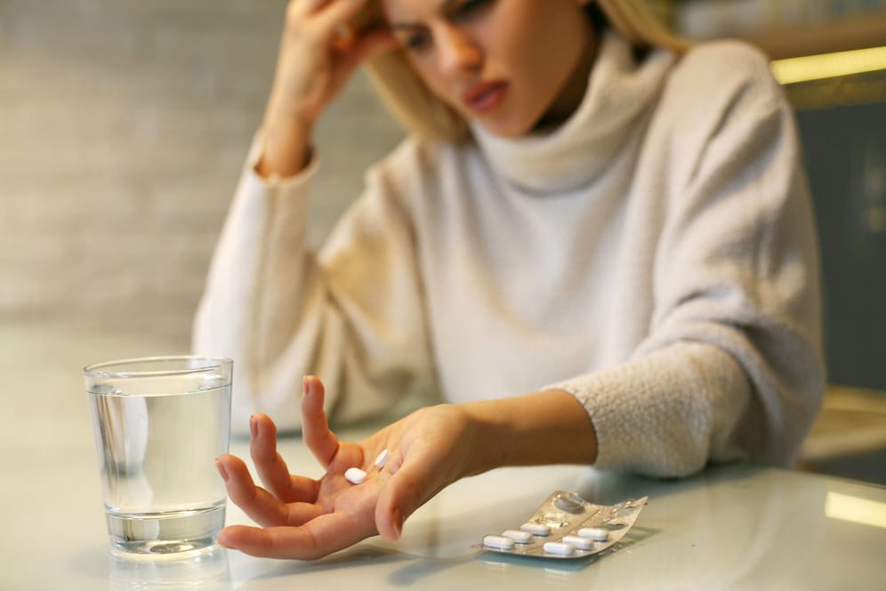 Eine zu hohe Dosierung kann dazu führen, dass Kopfschmerzmittel das Kopfweh noch verschlimmen.