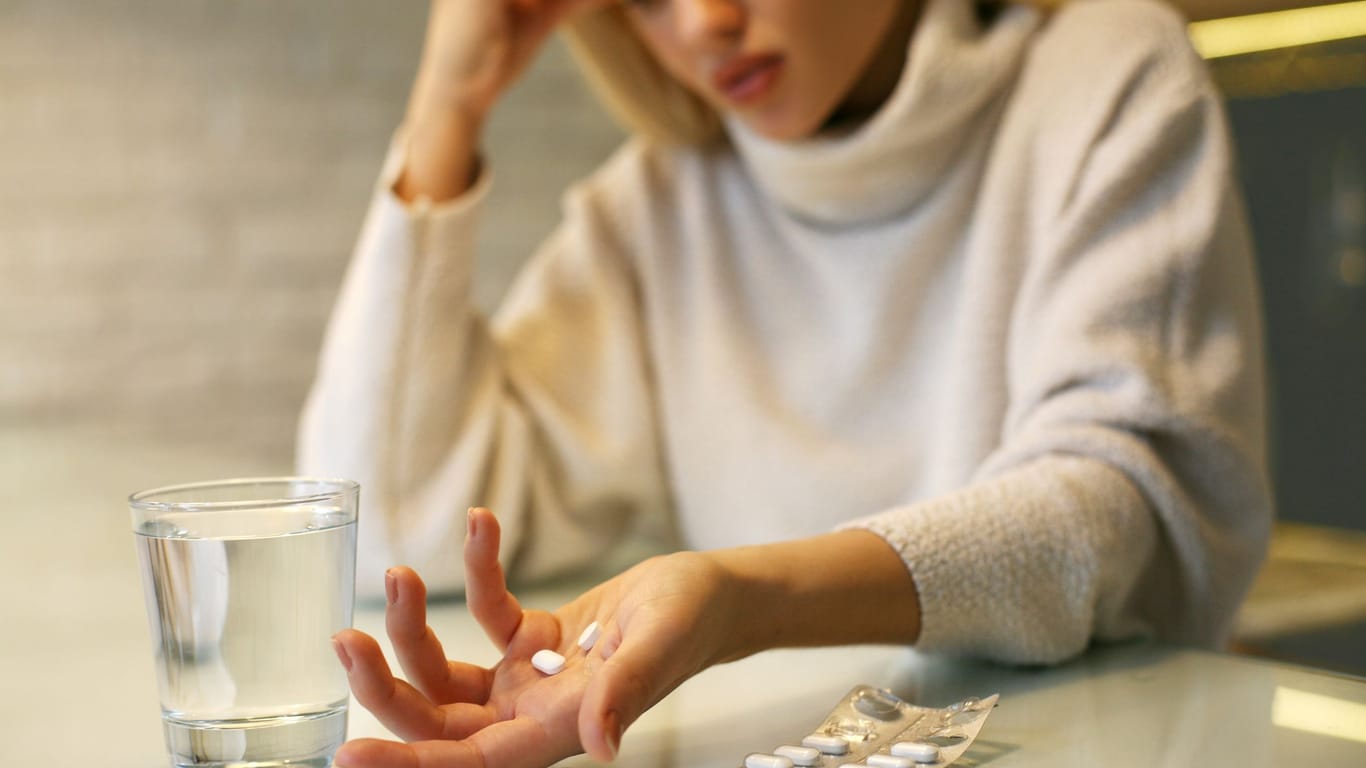 Eine zu hohe Dosierung kann dazu führen, dass Kopfschmerzmittel das Kopfweh noch verschlimmen.