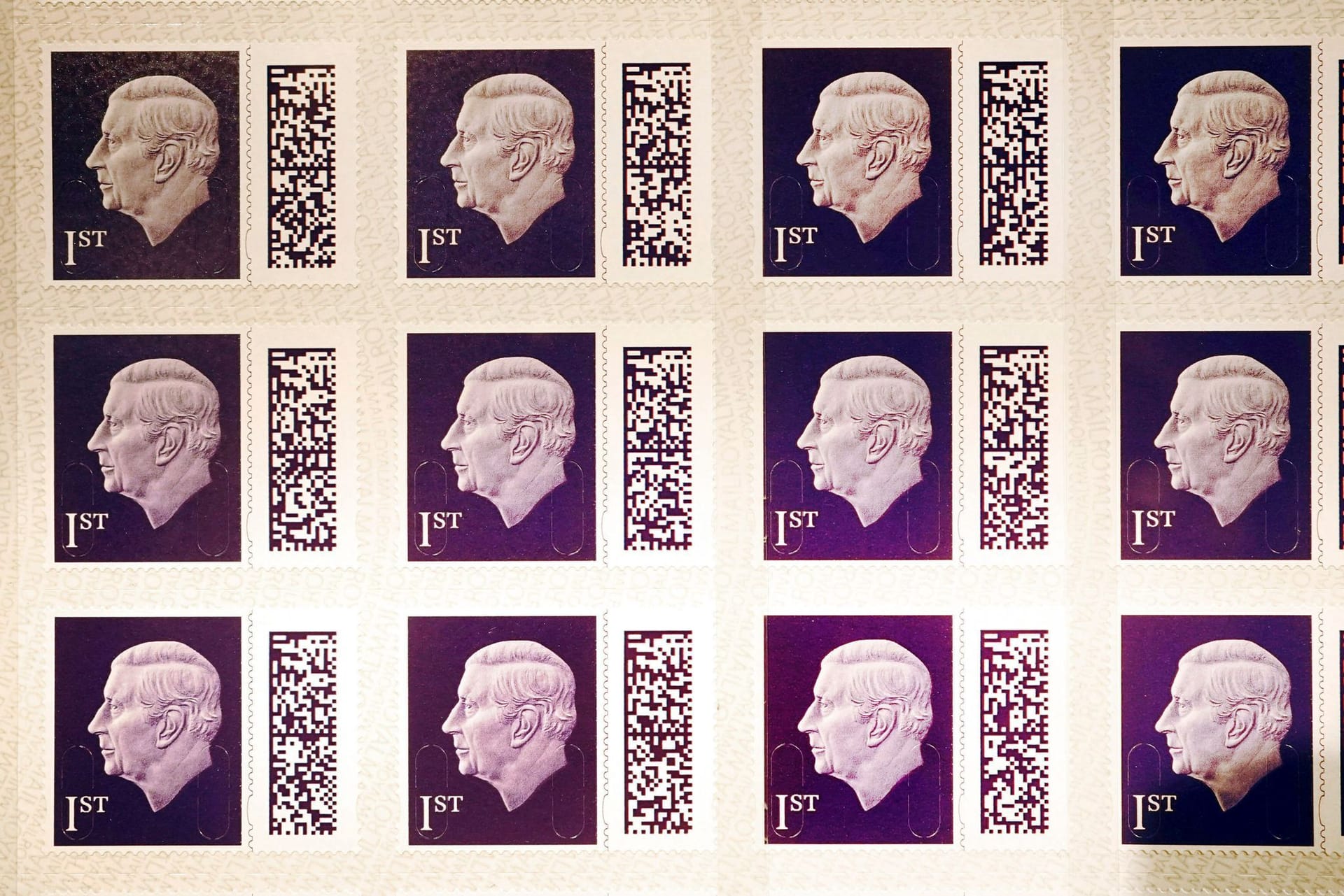 Die neuen Briefmarken mit König Charles III.