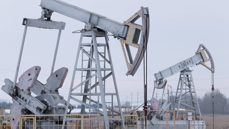 Ein Ölfeld in Russland: Das Land will seine Förderung auf eigene Faust verringern.