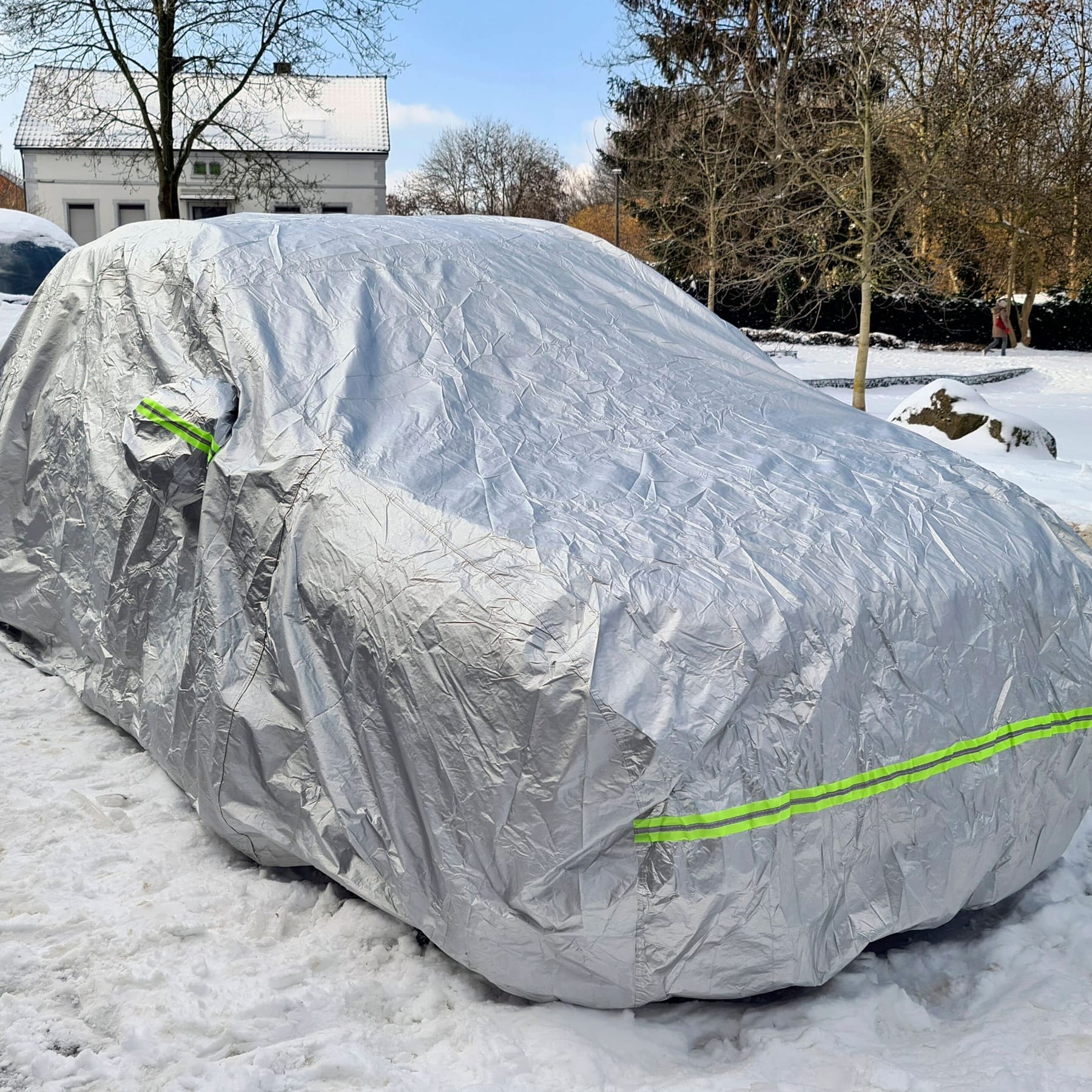 Parken im Winter: Pkw-Schutz und Planen gegen den Schnee