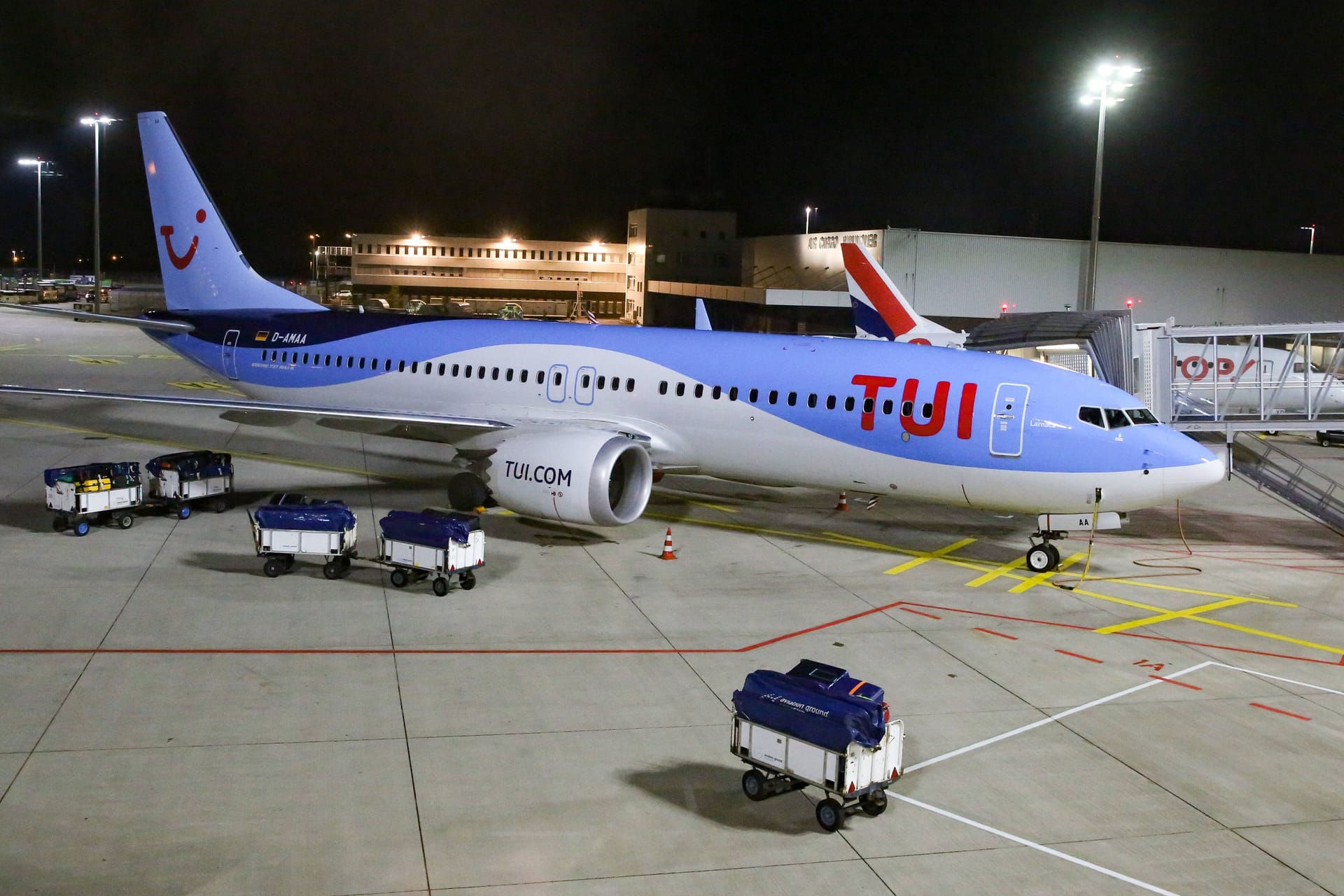 Eine Passagiermaschine am Flughafen Hannover-Langenhagen (Archivbild): Am Freitag plant die Gewerkschaft Verdi Steiks.