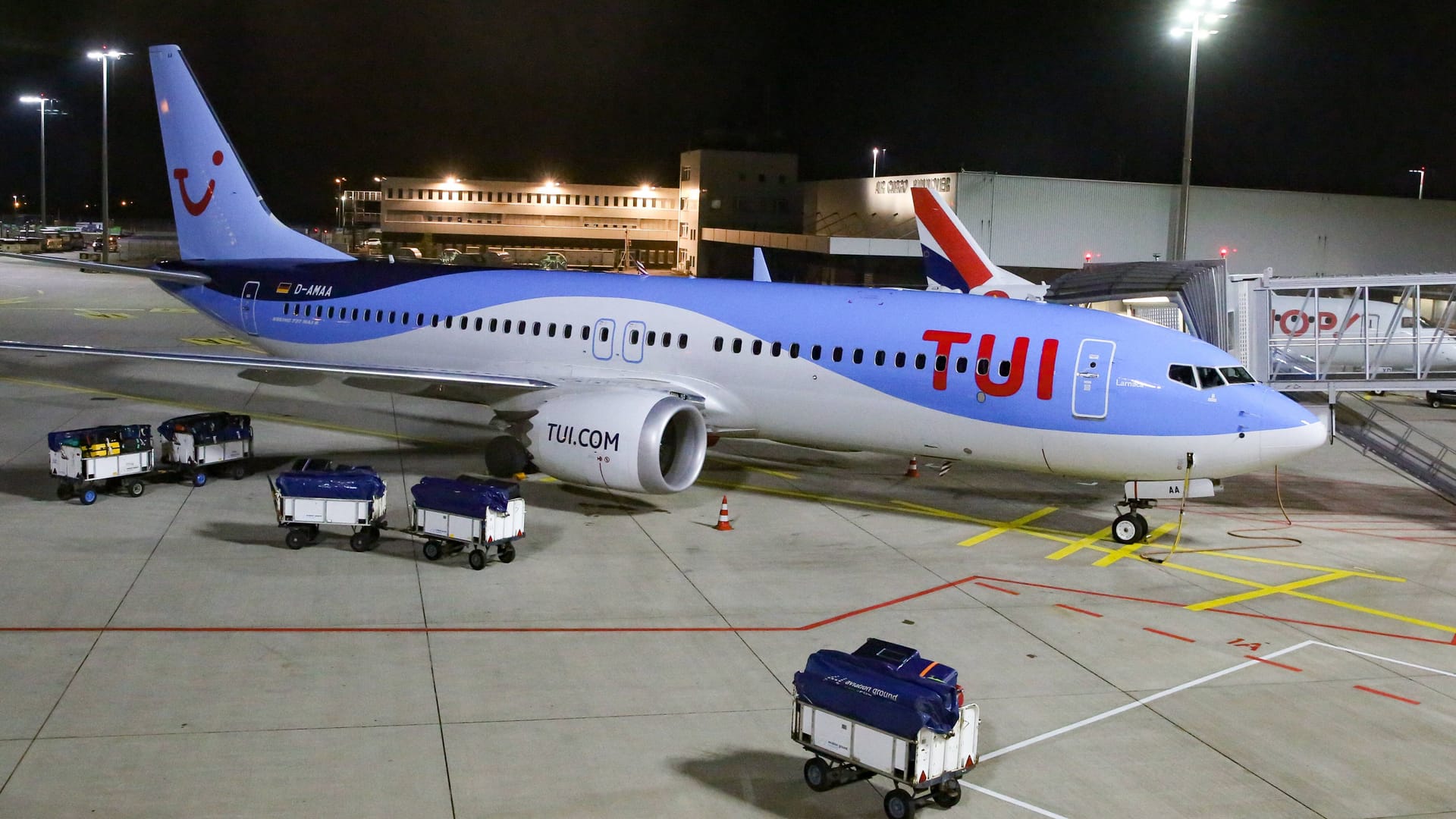 Eine Passagiermaschine am Flughafen Hannover-Langenhagen (Archivbild): Am Freitag plant die Gewerkschaft Verdi Steiks.