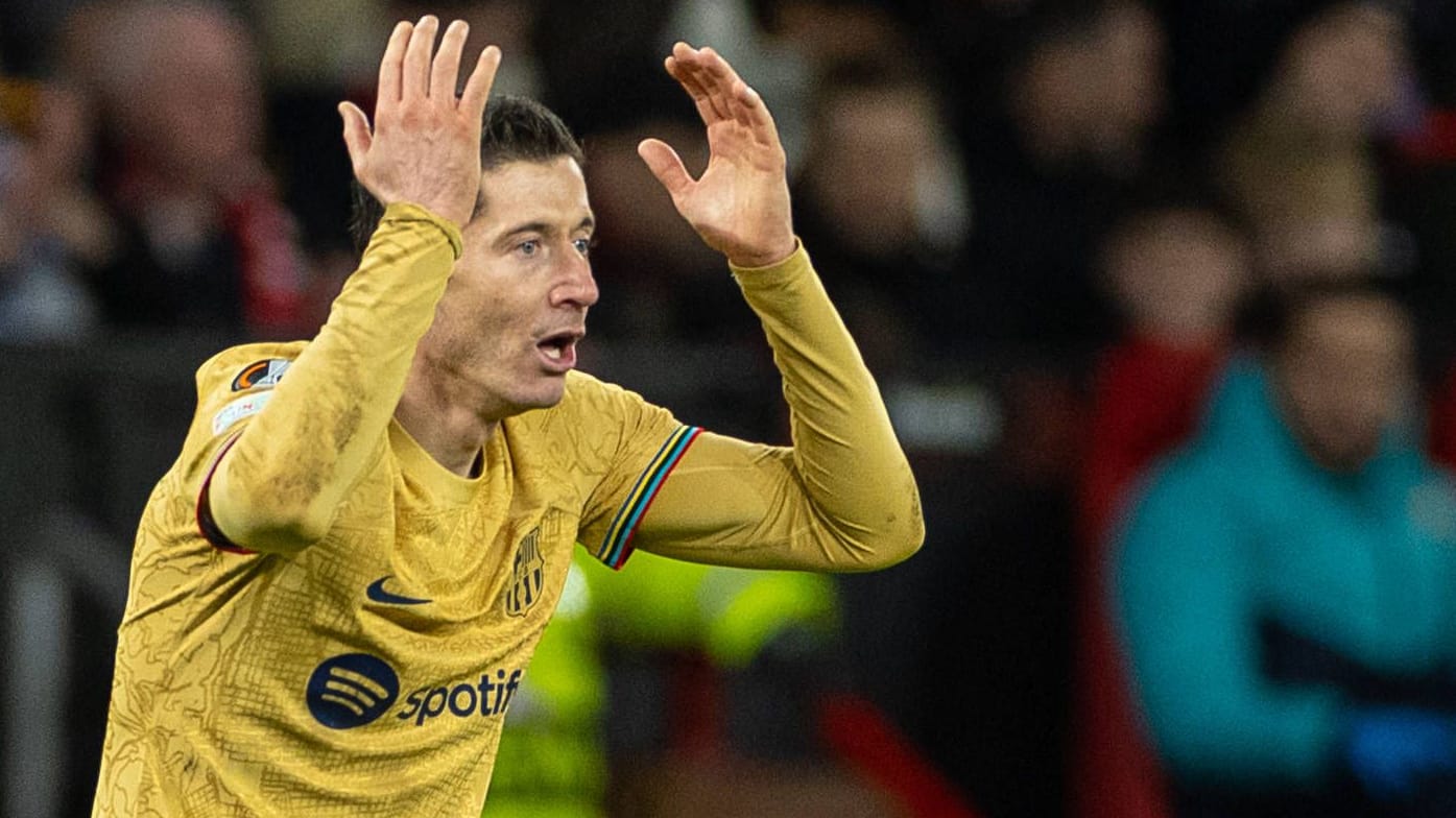 Robert Lewandowski: Der Pole ist mit dem FC Barcelona aus der Europa League ausgeschieden. Robert Lewandowski: Der Pole ist mit dem FC Barcelona aus der Europa League ausgeschieden.
