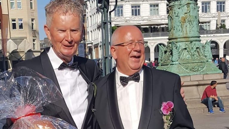 Das Paar 2017 bei der Hochzeit in Hamburg: 45 Jahre waren Wolfgang und Werner Duysen ein Paar, dann konnten sie endlich heiraten.