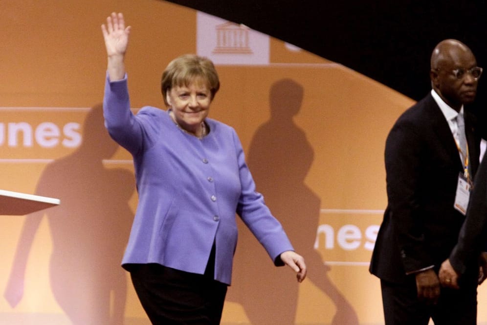 Angela Merkel bei der Preisverleihung: Die Ex-Kanzlerin habe eine "mutige Entscheidung" getroffen.