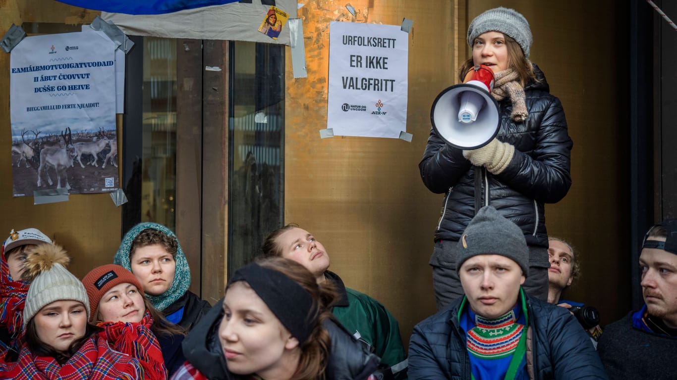 Klimaaktivistin Greta Thunberg bei einer Demonstration in Oslo: Sie will, dass ein Windpark in Norwegen abgerissen wird, weil er die Rechte der indigenen Samen verletzt.