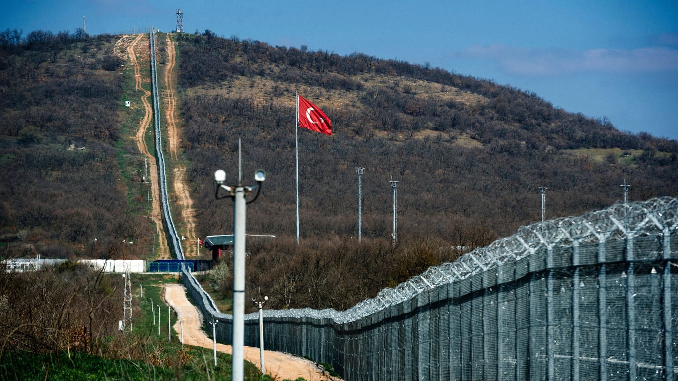 EU-Außengrenze zwischen Bulgarien und der Türkei: Die Festung Europa schützt ihre Grenze mit Stacheldraht.