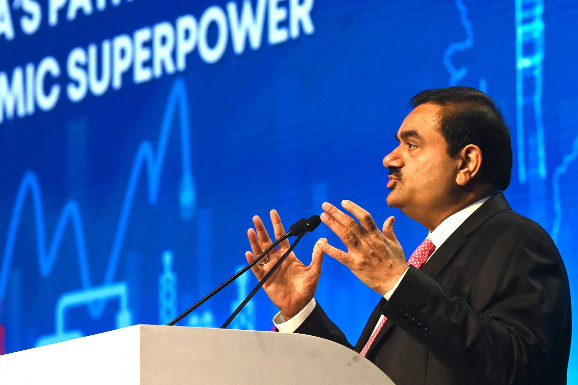 Gautam Adani: Auch nach dem Einbruch seiner Aktien gilt er immer noch als der reichste Mensch Asiens. Gautam Adani: Auch nach dem Einbruch seiner Aktien gilt er immer noch als der reichste Mensch Asiens.
