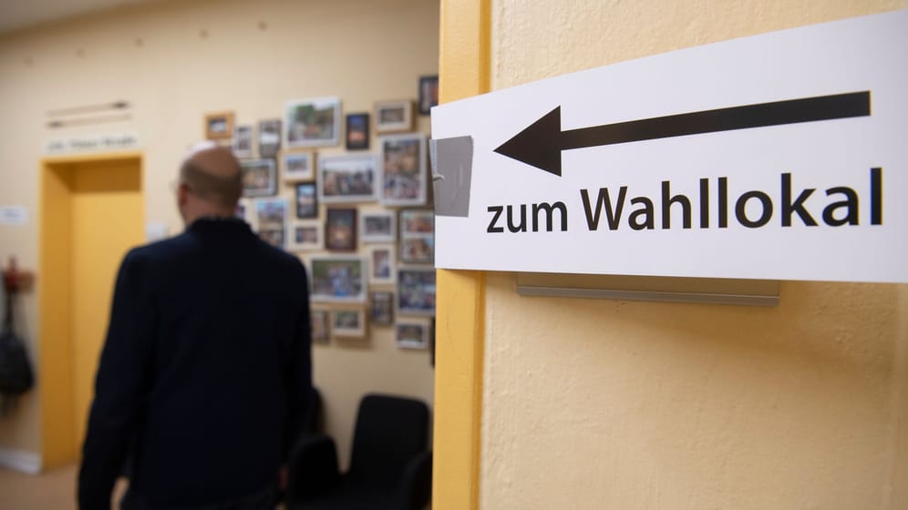 Wiederholungswahl Berlin -Wahllokale geöffnet