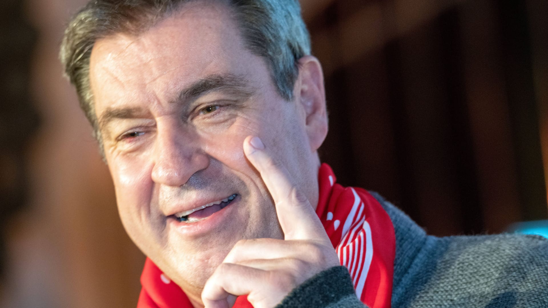 Markus Söder (CSU) an der schwäbisch-alemannischen Fastnacht: Ihm wurde bei der Veranstaltung die «Goldene Narrenschelle» verliehen.