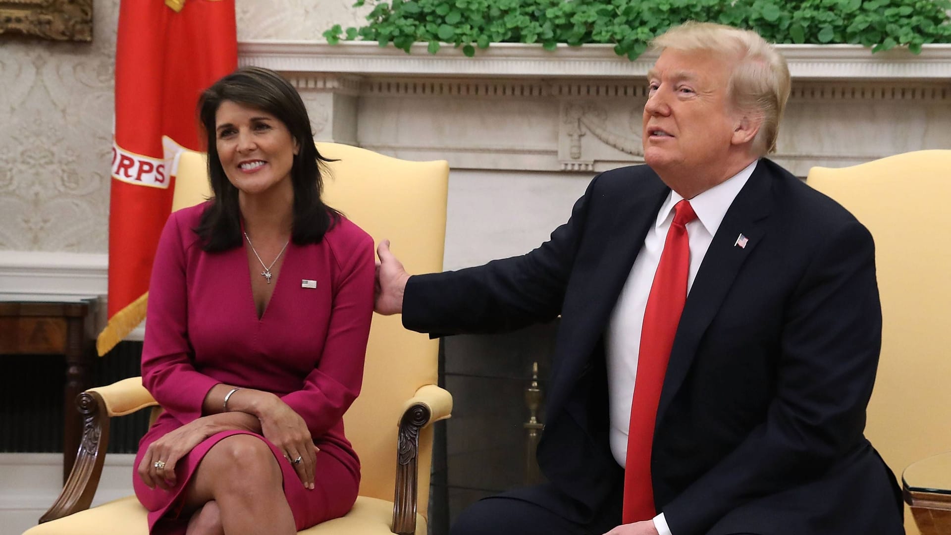 Nikki Haley und Donald Trump (r.): Der frühere US-Präsident bot Haley einen Posten als Botschafterin an.