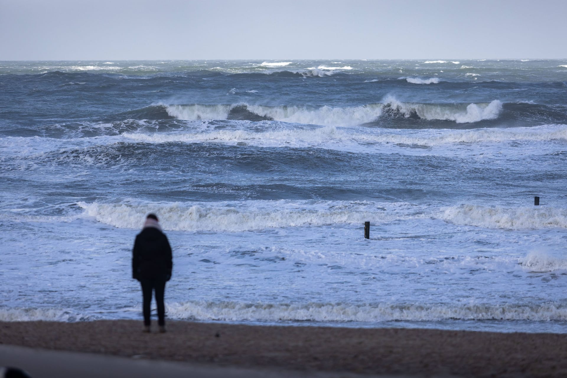 Durchzug eines Sturmtiefs an der deutschen Nordseeküste (Archivbild): Für Samstag warnt der Deutsche Wetterdienst erneut vor Sturmböen.