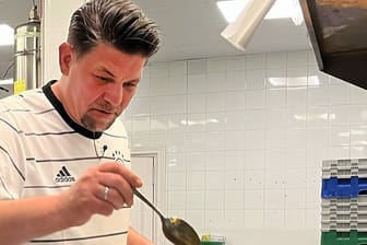Tim Mälzer: Er kochte für die deutsche Nationalmannschaft.