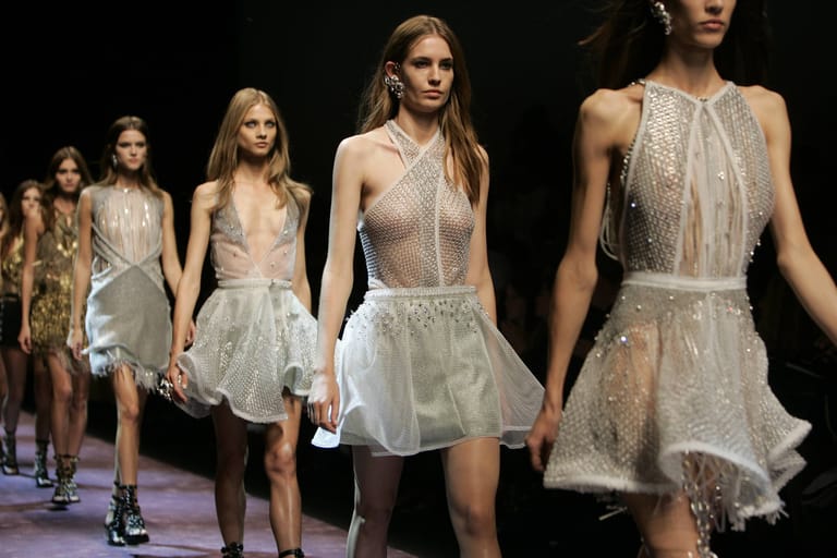 2012: Models mit von Paco Rabanne entworfenen Kleidern