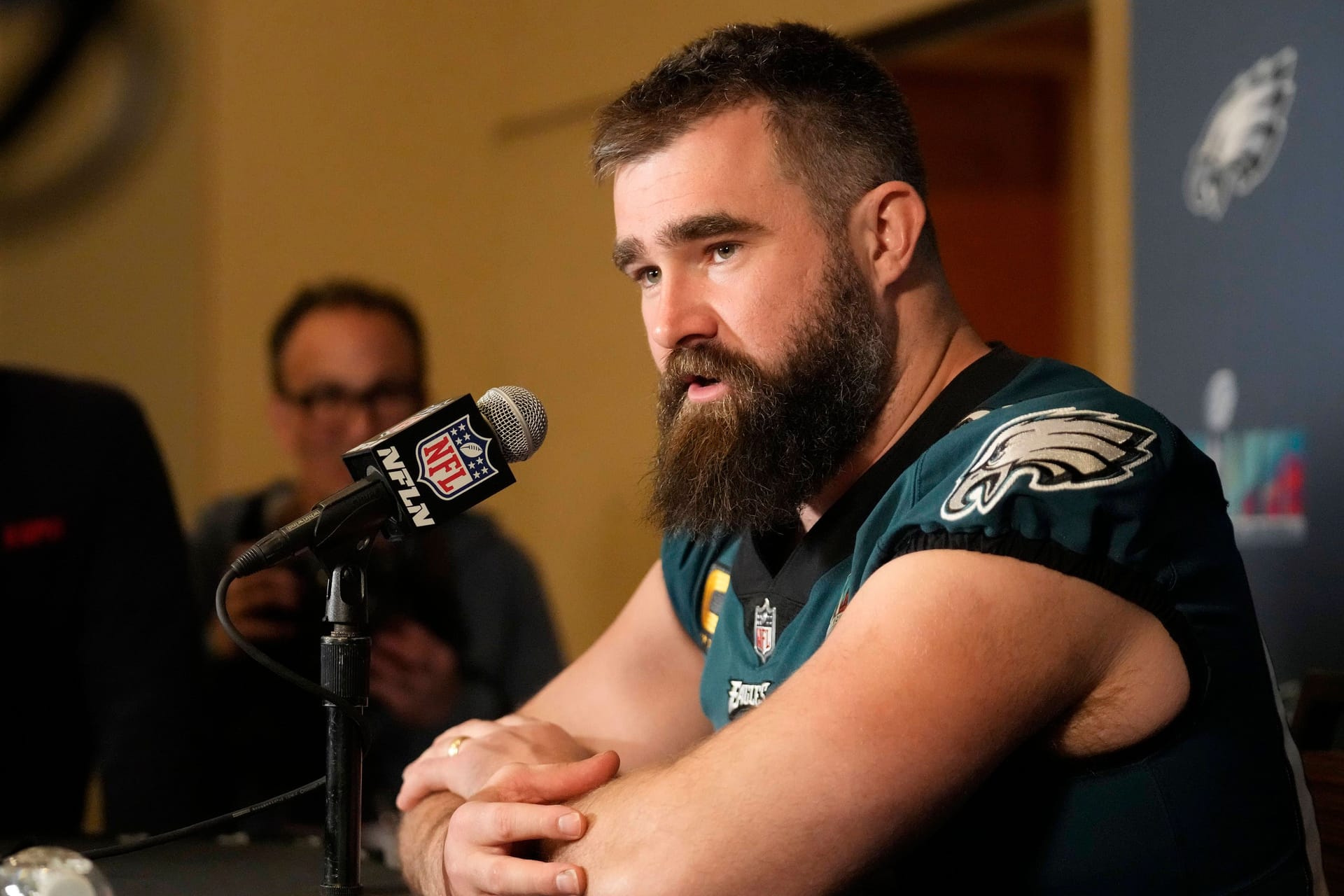 Jason Kelce (Archivbild): Der Eagles-Center bekam während des Super Bowls Hunger.