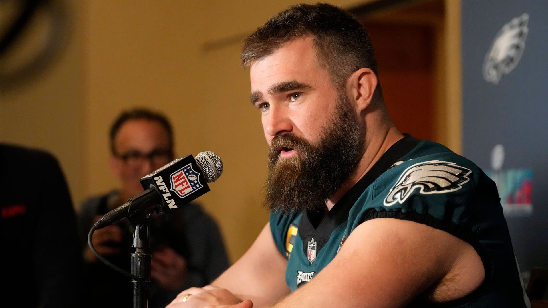 Jason Kelce (Archivbild): Der Eagles-Center bekam während des Super Bowls Hunger.