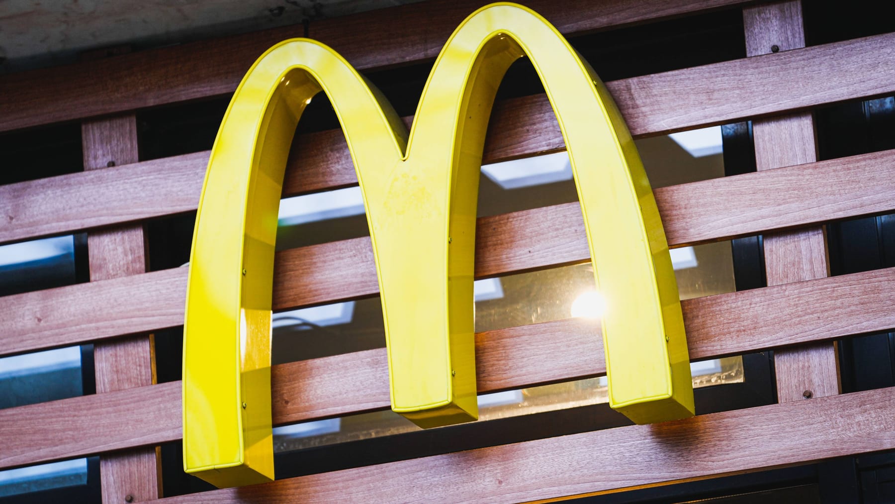 I dipendenti di McDonald’s hanno chiamato la polizia e hanno salvato la ragazza rapita