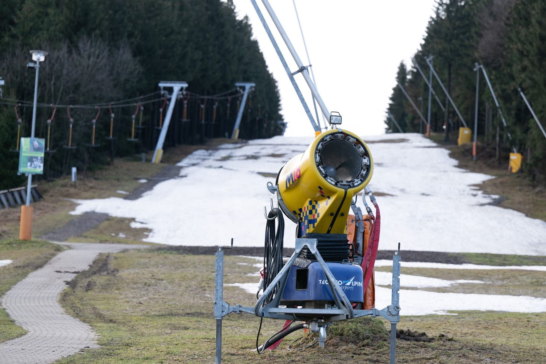 Skihang im sächsischen Altenberg (Archiv): Die diesjährigen Wintermonate waren insgesamt leicht zu trocken.