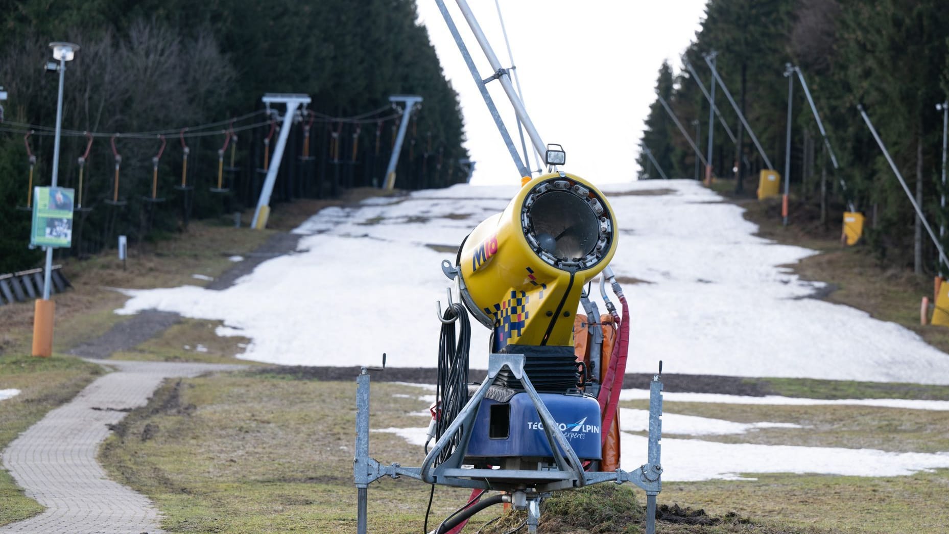 Skihang im sächsischen Altenberg (Archiv): Die diesjährigen Wintermonate waren insgesamt leicht zu trocken.