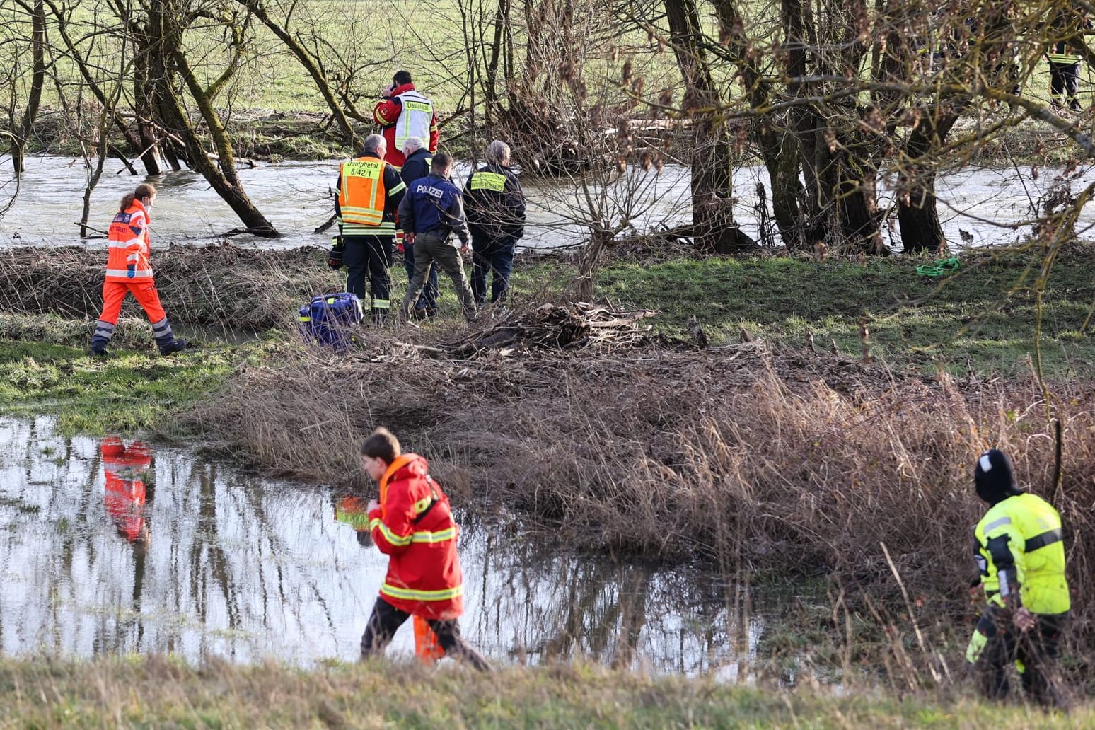 Einsatz an der Lahn: Der Junge wurde nach mehreren Stunden gefunden.