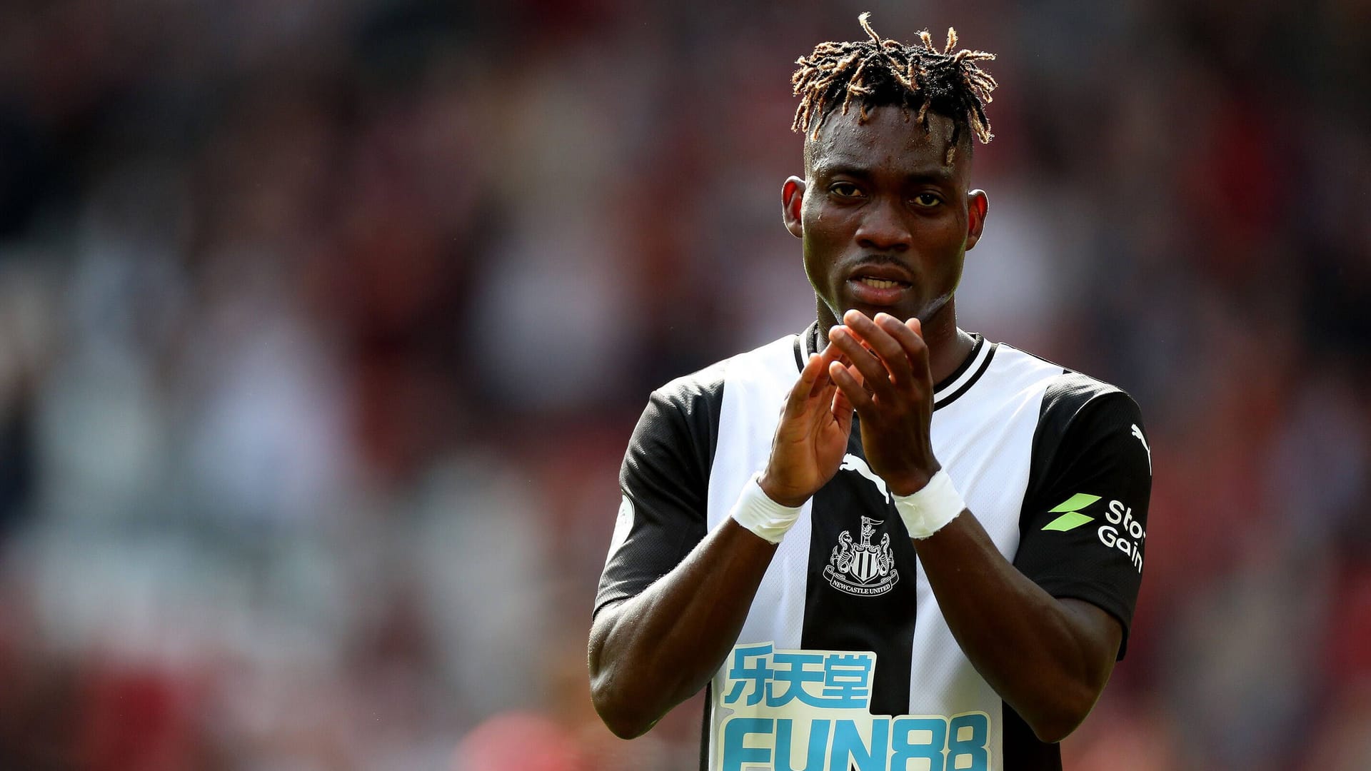 Christian Atsu: Der ghanaische Flügelspieler wird weiterhin vermisst. Christian Atsu: Der ghanaische Flügelspieler wird weiterhin vermisst.