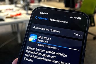 iPhone mit Update auf iOS 16.3.1: Neues Update folgt schnell auf vorheriges.