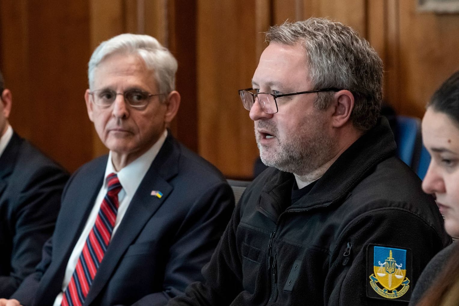 Der ukrainische Generalstaatsanwalt Kostin (r.) und US-Justizminister Garland (l.) in Washington: 5,4 Millionen Dollar sollen an die Ukraine überwiesen werden.