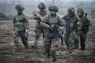 Soldaten der Bundeswehr: Laut einer neuen Umfrage stimmt eine Mehrheit der Menschen im Alter bis 29 Jahren einer allgemeinen Wehrpflicht zu.