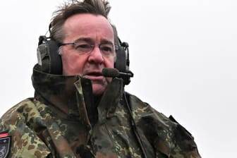 Boris Pistorius: Der Verteidigungsminister hat sich ΓΌber die Leopard-Panzer informiert, die in die Ukraine geliefert werden. Boris Pistorius: Der Verteidigungsminister hat sich ΓΌber die Leopard-Panzer informiert, die in die Ukraine geliefert werden.