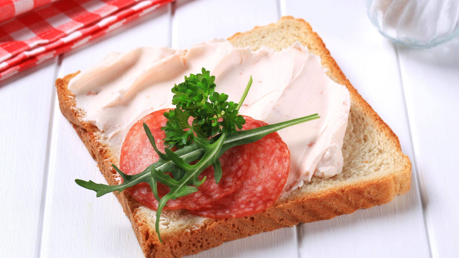 Schinkenmousse: Die Creme eignet sich super als Brotaufstrich.