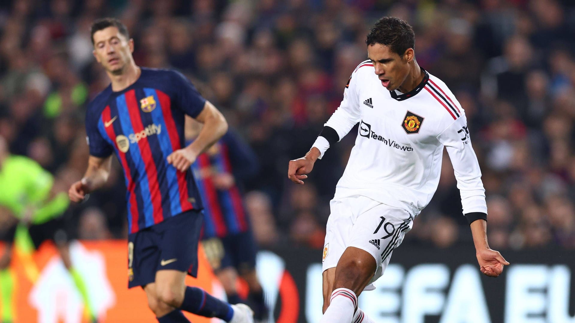 Robert Lewandowksi (l.) und Raphael Varane: Sie laufen sich dieses Jahr nicht in der Champions League über den Weg.