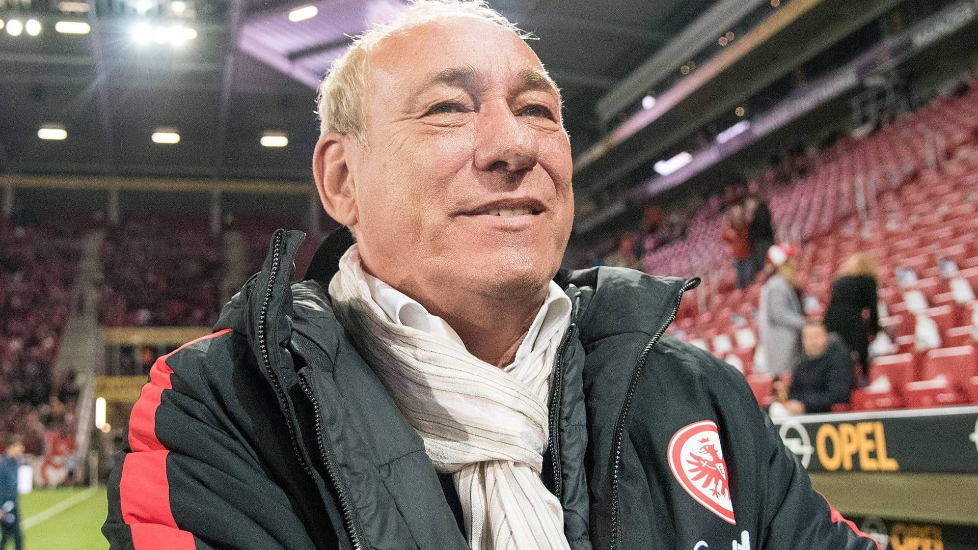 Eintracht-Präsident Peter Fischer (Archivbild): Sein Anwalt gibt sich unbeeindruckt von den Ermittlungen gegen ihn.