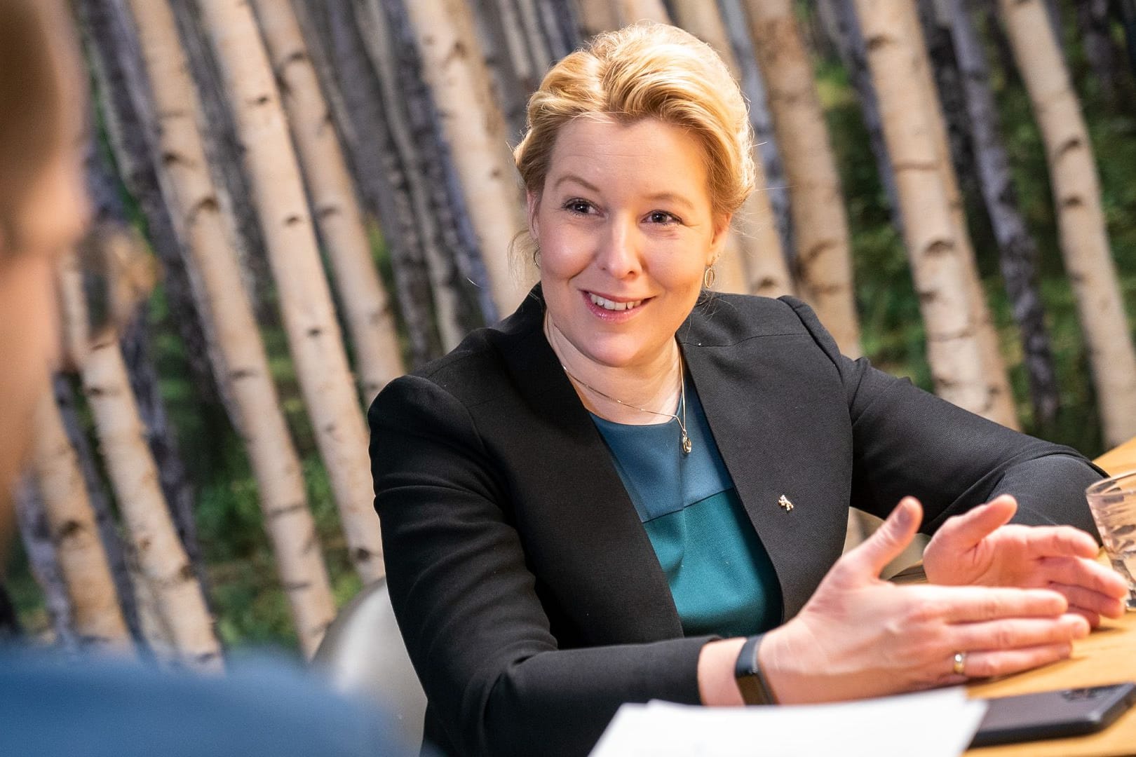 Franziska Giffey im Gespräch mit t-online