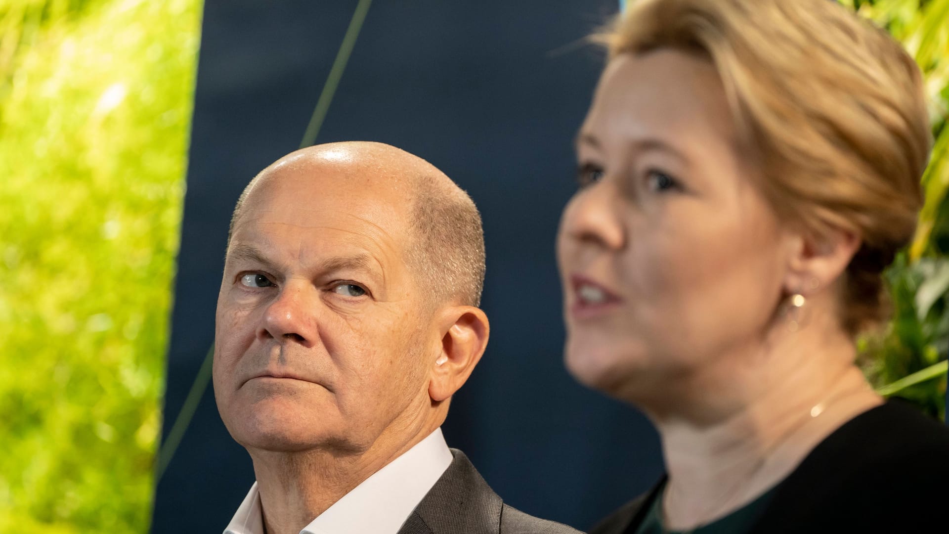 Bundeskanzler Olaf Scholz und Franziska Giffey, Regierende Bürgermeisterin von Berlin, vor wenigen Tagen bei einem Unternehmensbesuch.