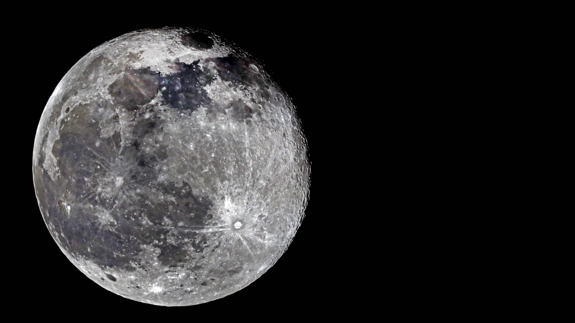 Vollmond in der Nacht (Symbolbild): US-Wissenschaftler haben in einer aktuellen Studie vorgeschlagen, Mondstaub gegen die Erderwärmung einzusetzen.