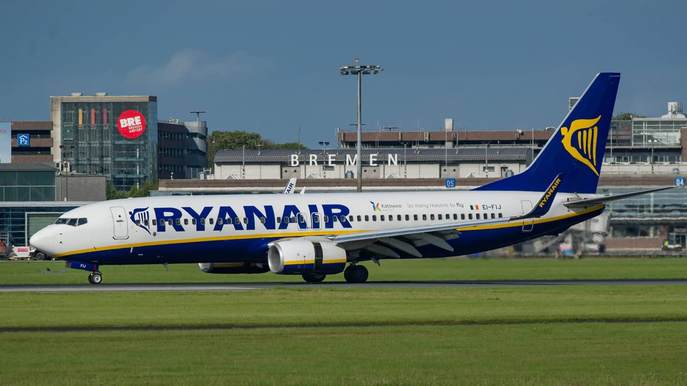 Eine Boeing 737-800 von Ryanair nach der Landung am Airport Bremen: Die Airline hat ihren Sommerflugplan bekanntgegeben.