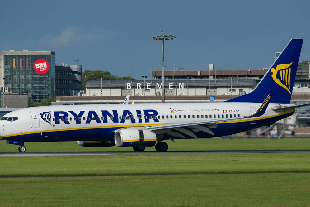 Eine Boeing 737-800 von Ryanair nach der Landung am Airport Bremen: Die Airline hat ihren Sommerflugplan bekanntgegeben.