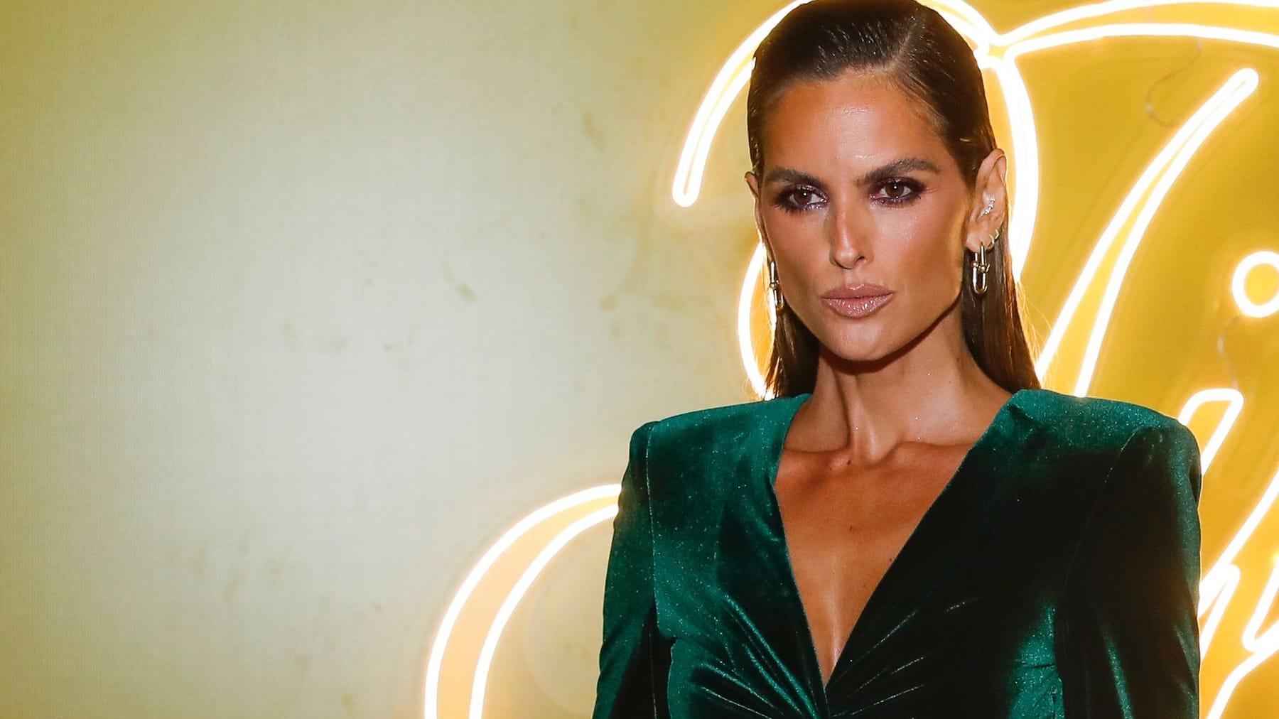 izabel goulart kevin trapps verlobte im knappen perlenhöschen zeit heute