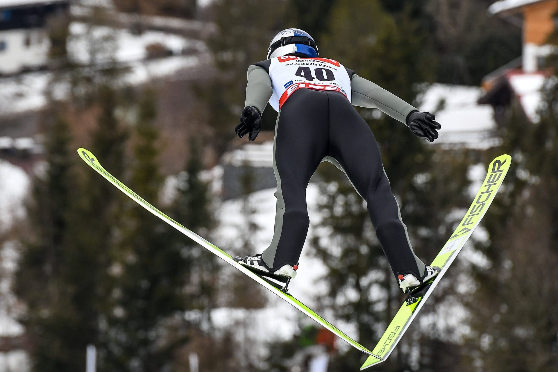 Skispringer in Aktion (Symbolbild): Wie weit verbreitet ist Betrug im Skispringen?