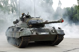Ein Leopard 1A5 der belgischen Armee in Aktion. Ein Leopard 1A5 der belgischen Armee in Aktion.
