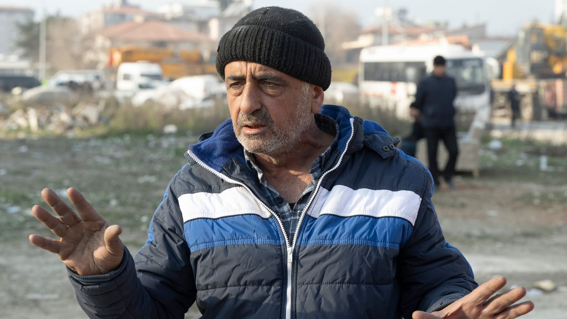 Metin Yalman in Antakya: In den Trümmern liegt die Leiche seines 25-jährigen Sohnes.