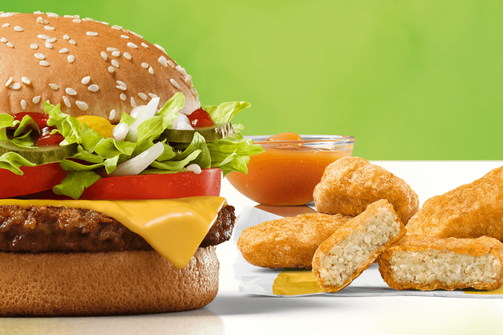 Der neue Plant-Burger von McDonalds sowie die Plant-McNuggets. Sie sollen auch auf Wunsch ins Happy Meal.