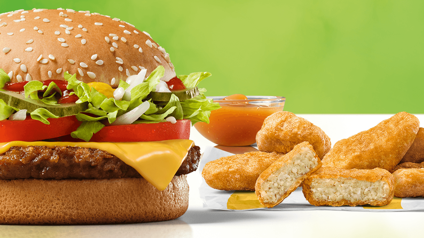 Der neue Plant-Burger von McDonalds sowie die Plant-McNuggets. Sie sollen auch auf Wunsch ins Happy Meal.