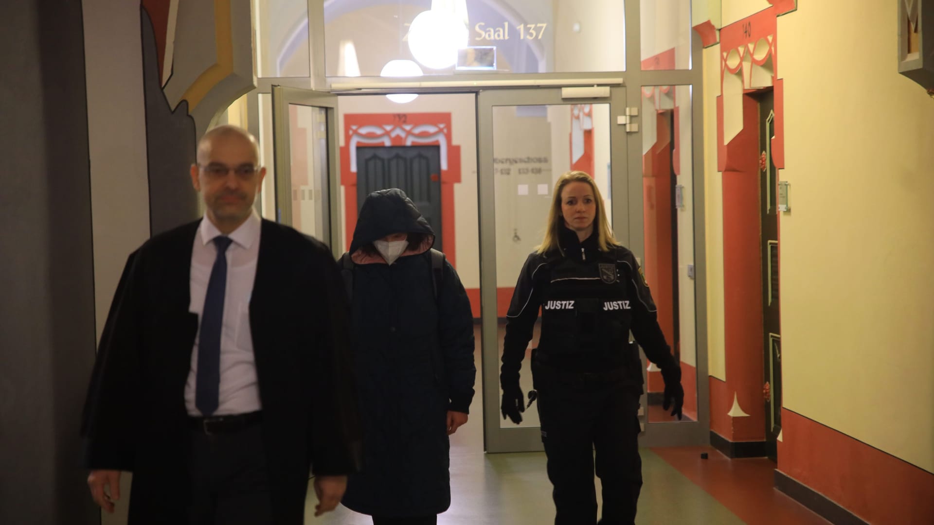 In Halle ist der Prozess gegen eine 39-Jährige wegen des Tötungsverdachts gestartet. In Halle ist der Prozess gegen eine 39-Jährige wegen des Tötungsverdachts gestartet.
