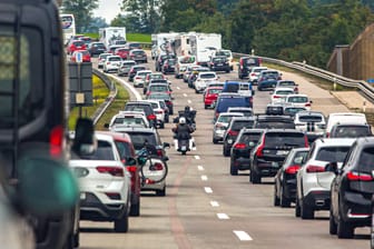 Stau auf der Autobahn 8 zwischen Salzburg und München (Archivbild): Autofahrer kennen die Strecke so – doch am 23. Juli 2022 war es extrem.